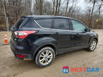 Trzecie zdjęcie samochodu z tyłu: 2017 FORD ESCAPE SE VIN:1FMCU0GD2HUC97654 - miniatura