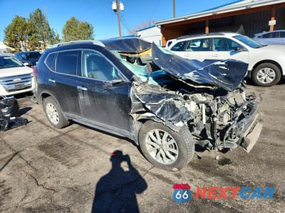 Czwarte zdjęcie samochodu z boku: 2018 NISSAN ROGUE SV VIN:5N1AT2MV3JC816905 - miniatura