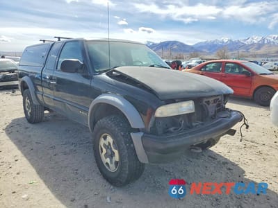 Czwarte zdjęcie samochodu z boku: 2000 CHEVROLET S TRUCK S10 VIN:1GCCT19WXY8195037 - miniatura