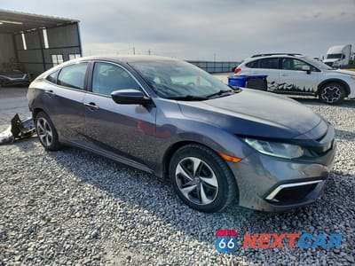 Czwarte zdjęcie samochodu z boku: 2019 HONDA CIVIC LX VIN:19XFC2F68KE032035 - miniatura