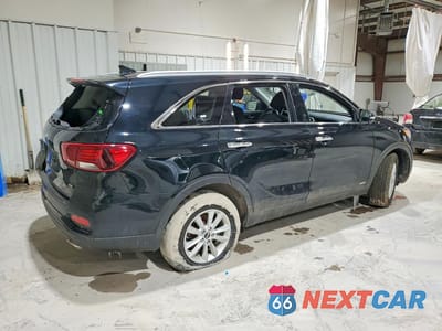 Trzecie zdjęcie samochodu z tyłu: 2019 KIA SORENTO LX VIN:5XYPGDA39KG590089 - miniatura