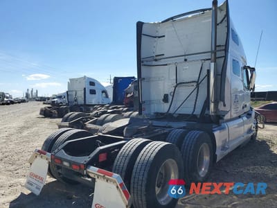 Czwarte zdjęcie samochodu z boku: 2024 VOLVO VN VNL - SEMI TRUCK VIN:4V4NC9EJ0RN662118 - miniatura