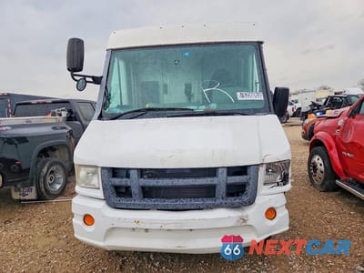 Piąte zdjęcie samochodu w środku: 2012 ISUZU NPR HD DELIVERY TRUCK VIN:JALB4T171C7W00515 - miniatura