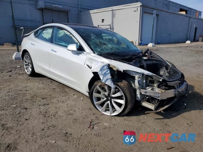 Czwarte zdjęcie samochodu z boku: 2018 TESLA MODEL 3 VIN:5YJ3E1EB8JF185884 - miniatura