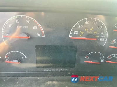 Zdjęcie 8 z 10 samochodu: 2016 VOLVO VN VNL VIN:4V4NC9EH4GN935202 - miniatura