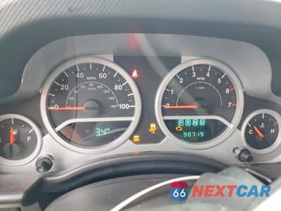 Zdjęcie 9 z 12 samochodu: 2008 JEEP WRANGLER UNLIMITED SAHARA VIN:1J8GA59198L521936 - miniatura