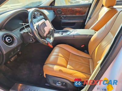 Zdjęcie 7 z 14 samochodu: 2019 JAGUAR XJ R - SPORT VIN:SAJXJ1CD0K8W20336 - miniatura