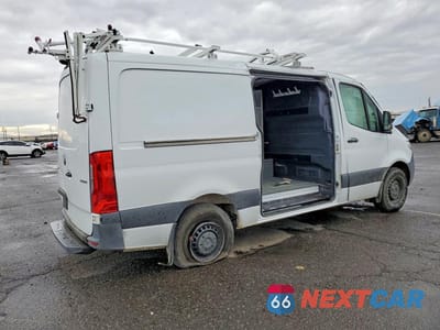 Trzecie zdjęcie samochodu z tyłu: 2019 MERCEDES BENZ SPRINTER 2500 UTILITY / SERVICE VAN VIN:WD3PF0CD9KP037158 - miniatura