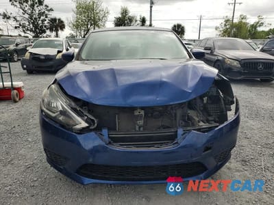 Piąte zdjęcie samochodu w środku: 2017 NISSAN SENTRA S VIN:3N1AB7AP2HY406160 - miniatura