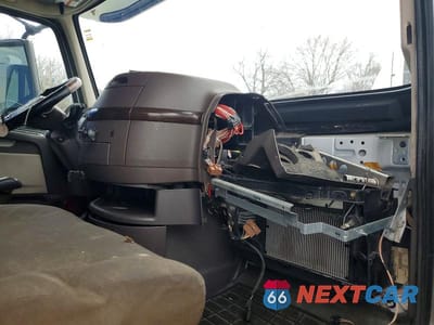 Zdjęcie 9 z 10 samochodu: 2016 VOLVO VN VNL VIN:4V4NC9EJ7GN974546 - miniatura