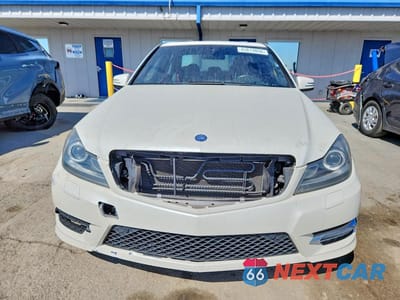 Piąte zdjęcie samochodu w środku: 2013 MERCEDES-BENZ C 250 VIN:WDDGF4HB2DR257887 - miniatura