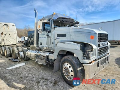 2020 MACK PINNACLE SEMI TRUCK 1M1PN4GY8LM005334 - główne zdjęcie licytacji z USA - miniatura