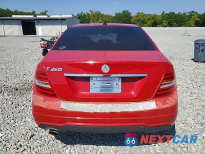 Zdjęcie 6 z 11 samochodu: 2013 MERCEDES-BENZ C 250 VIN:WDDGF4HB1DR269870 - miniatura