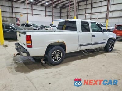 Trzecie zdjęcie samochodu z tyłu: 2001 CHEVROLET SILVERADO C1500 VIN:2GCEC19VX11325620 - miniatura