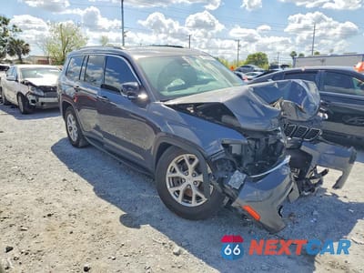 Czwarte zdjęcie samochodu z boku: 2023 JEEP GRAND CHEROKEE L LIMITED VIN:1C4RJJBG3P8848843 - miniatura