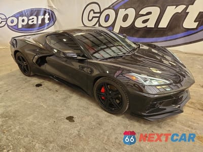 Czwarte zdjęcie samochodu z boku: 2024 CHEVROLET CORVETTE STINGRAY 2LT VIN:1G1YB2D4XR5102985 - miniatura