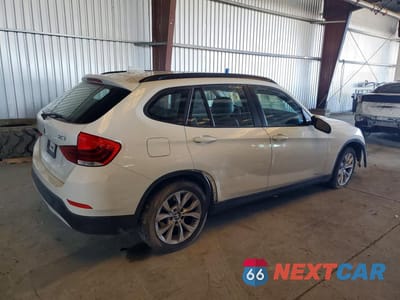 Trzecie zdjęcie samochodu z tyłu: 2013 BMW X1 XDRIVE28I VIN:WBAVL1C55DVR84388 - miniatura