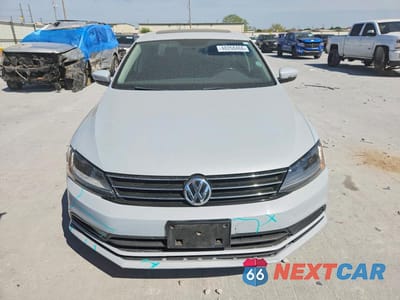 Piąte zdjęcie samochodu w środku: 2017 VOLKSWAGEN JETTA SE VIN:3VWDB7AJ0HM412100 - miniatura