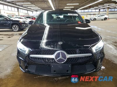 Piąte zdjęcie samochodu w środku: 2019 MERCEDES-BENZ A 220 4MATIC VIN:WDD3G4FB7KW023550 - miniatura