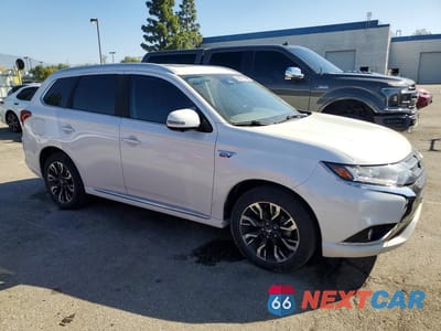 Czwarte zdjęcie samochodu z boku: 2018 MITSUBISHI OUTLANDER SE VIN:JA4J24A50JZ057208 - miniatura