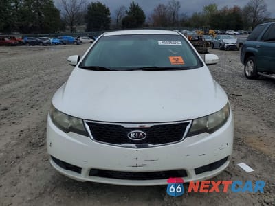 Piąte zdjęcie samochodu w środku: 2013 KIA FORTE EX VIN:KNAFU4A25D5728974 - miniatura