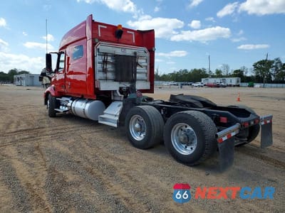 Trzecie zdjęcie samochodu z tyłu: 2021 VOLVO VN VNL VIN:4V4NC9EH4MN248460 - miniatura