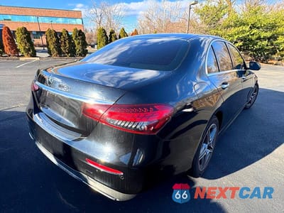 Trzecie zdjęcie samochodu z tyłu: 2022 MERCEDES-BENZ E 350 VIN:W1KZF8DB9NB049702 - miniatura