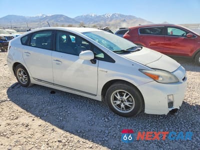 Czwarte zdjęcie samochodu z boku: 2011 TOYOTA PRIUS FOUR VIN:JTDKN3DU8B0294615 - miniatura