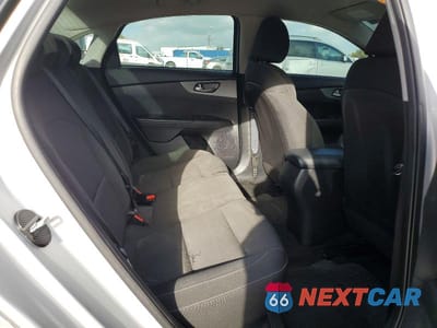 Zdjęcie 10 z 12 samochodu: 2021 KIA FORTE LXS VIN:3KPF24AD0ME345698 - miniatura