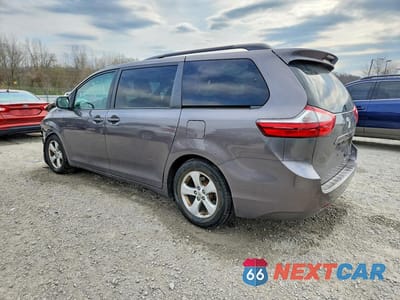 Drugie zdjęcie samochodu z przodu: 2016 TOYOTA SIENNA LE 8-PASSENGER VIN:5TDKK3DC2GS713871 - miniatura