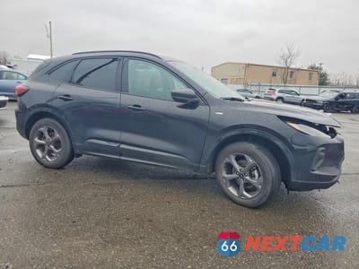 Czwarte zdjęcie samochodu z boku: 2024 FORD ESCAPE ST LINE VIN:1FMCU9MN9RUA74577 - miniatura