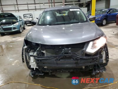 Piąte zdjęcie samochodu w środku: 2019 NISSAN ROGUE S VIN:5N1AT2MT0KC717300 - miniatura