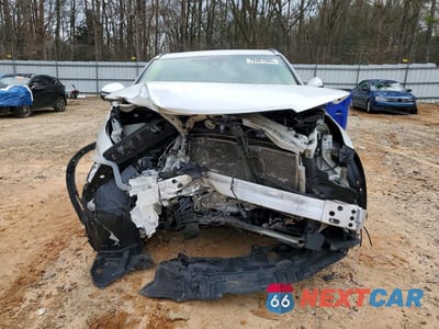 Piąte zdjęcie samochodu w środku: 2019 TOYOTA HIGHLANDER XLE VIN:5TDKZRFH9KS301687 - miniatura