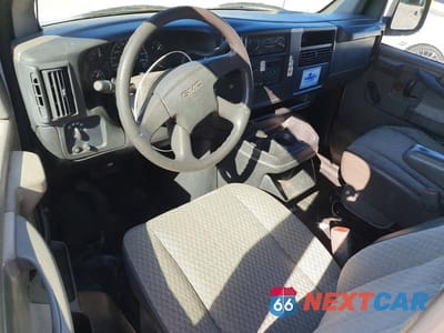 Zdjęcie 8 z 13 samochodu: 2005 GMC SAVANA BOX TRUCK VIN:1GDGG31V951901466 - miniatura