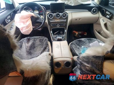 Zdjęcie 8 z 12 samochodu: 2015 MERCEDES-BENZ C 300 4MATIC VIN:55SWF4KB0FU070699 - miniatura