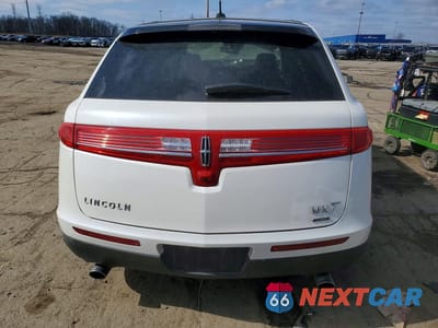Zdjęcie 6 z 12 samochodu: 2012 LINCOLN MKT VIN:2LMHJ5AT3CBL52062 - miniatura