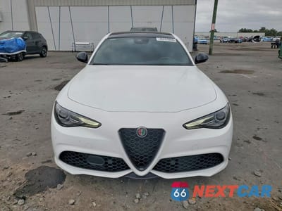 Piąte zdjęcie samochodu w środku: 2023 ALFA ROMEO GIULIA TI VIN:ZARFAMBNXP7668838 - miniatura