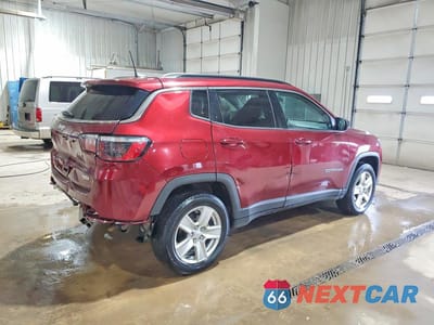 Trzecie zdjęcie samochodu z tyłu: 2022 JEEP COMPASS LATITUDE VIN:3C4NJDBB9NT103064 - miniatura