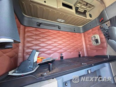 Zdjęcie 6 z 10 samochodu: 2017 FREIGHTLINER CASCADIA 113 VIN:3AKJGHDV8HSHZ2770 - miniatura