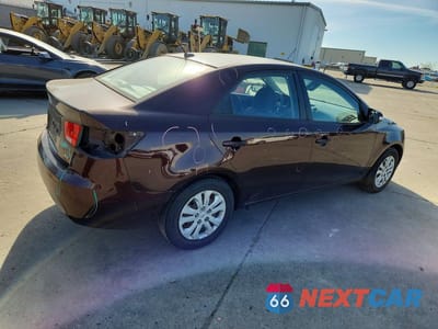 Trzecie zdjęcie samochodu z tyłu: 2010 KIA FORTE VIN:KNAFU4A28A5191853 - miniatura