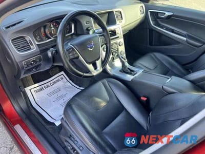 Piąte zdjęcie samochodu w środku: 2017 VOLVO S60 PREMIER VIN:LYV402TK5HB130316 - miniatura