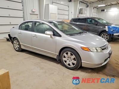 Czwarte zdjęcie samochodu z boku: 2008 HONDA CIVIC LX VIN:1HGFA15558L105405 - miniatura