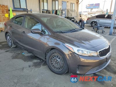 Czwarte zdjęcie samochodu z boku: 2017 KIA FORTE LX VIN:3KPFK4A77HE006162 - miniatura