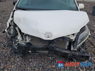 Zdjęcie 12 z 12 samochodu: 2016 TOYOTA SIENNA SE 8-PASSENGER VIN:5TDXK3DC9GS701450 - miniatura