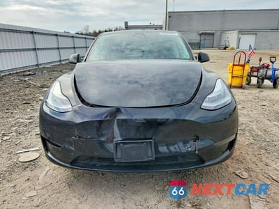 Piąte zdjęcie samochodu w środku: 2023 TESLA MODEL Y VIN:7SAYGDEE8PF834963 - miniatura