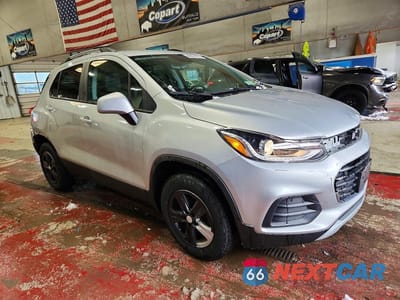 Czwarte zdjęcie samochodu z boku: 2021 CHEVROLET TRAX 1LT VIN:KL7CJPSB6MB320481 - miniatura