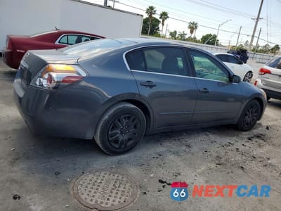 Trzecie zdjęcie samochodu z tyłu: 2011 NISSAN ALTIMA 2.5 VIN:1N4AL2AP2BC170855 - miniatura