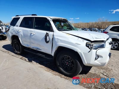 Czwarte zdjęcie samochodu z boku: 2021 TOYOTA 4RUNNER SR5 VIN:JTEMU5JR4M5887932 - miniatura