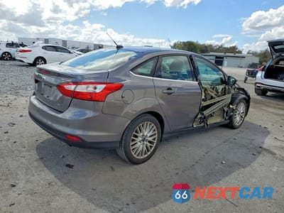 Trzecie zdjęcie samochodu z tyłu: 2012 FORD FOCUS SEL VIN:1FAHP3H28CL221313 - miniatura