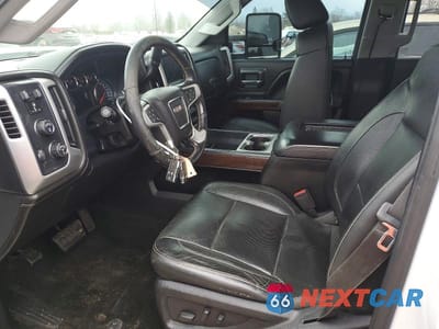 Zdjęcie 7 z 12 samochodu: 2018 GMC SIERRA K2500 SLT VIN:1GT12TEYXJF153756 - miniatura
